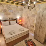 Bedrock Cave (adults Only) Homestay