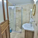 Bedrock Cave (adults Only) Homestay