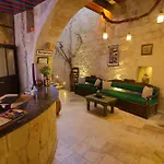 Bedrock Cave (adults Only) Homestay *