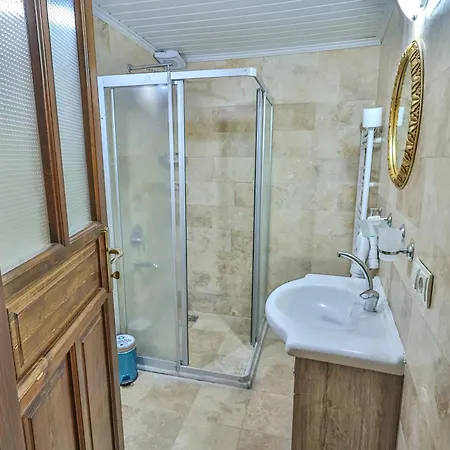 Bedrock Cave (adults Only) Homestay