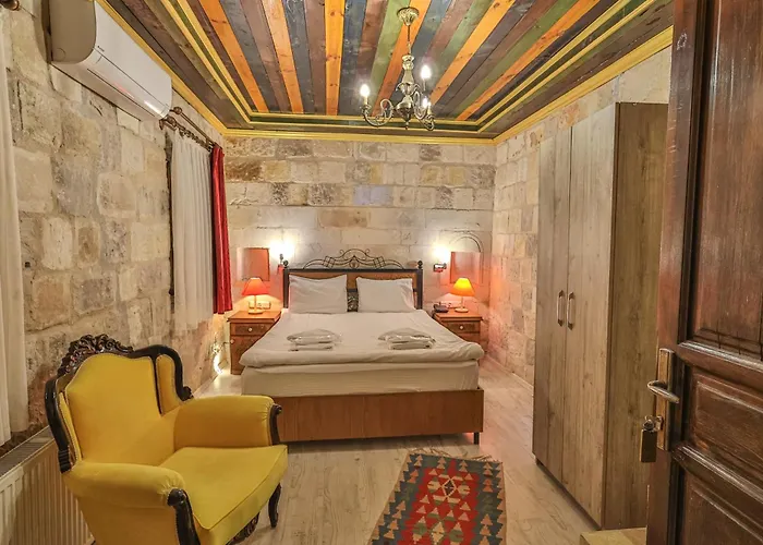 Bedrock Cave (adults Only) Γκόρεμε