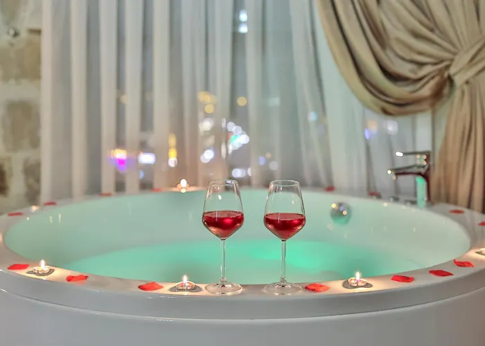 Δωμάτια σε οικογενειακή κατοικία Bedrock Cave (adults Only)