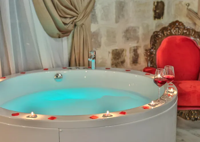 Bedrock Cave (adults Only) Γκόρεμε