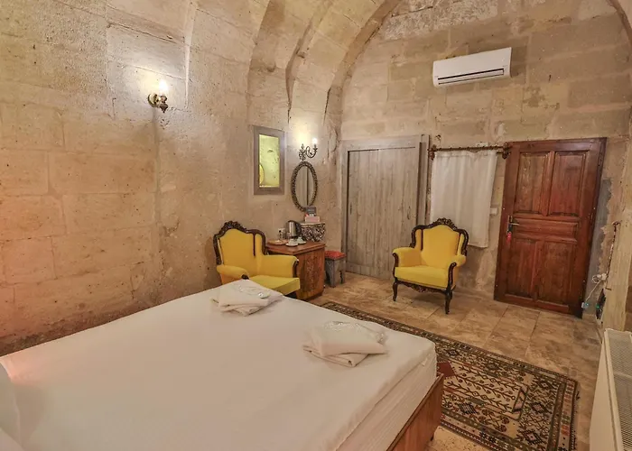 Δωμάτια σε οικογενειακή κατοικία Bedrock Cave (adults Only) Γκόρεμε